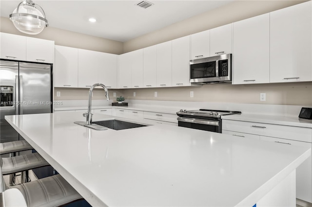 4641 NW 83rd Pkwy Unit 4641, Doral, FL 33166 - kitchen featuring visible vents, a sink, light countertops, a kitchen island with sink, and stainless steel appliances
