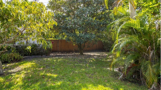view of yard featuring fence