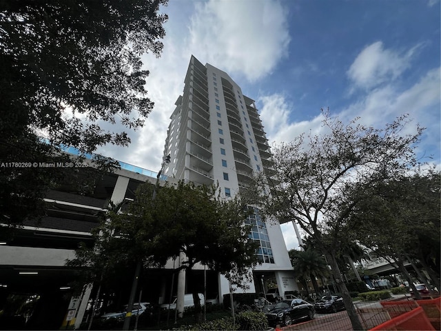 10 SW S River Dr Unit 812, Miami, FL 33130 - view of apartment building / complex