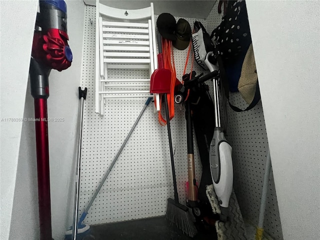 10 SW S River Dr Unit 812, Miami, FL 33130 - garage view