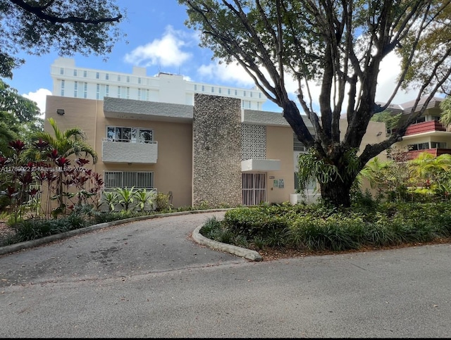 1235 Mariposa Ave Unit 1, Coral Gables, FL 33146 - view of building exterior