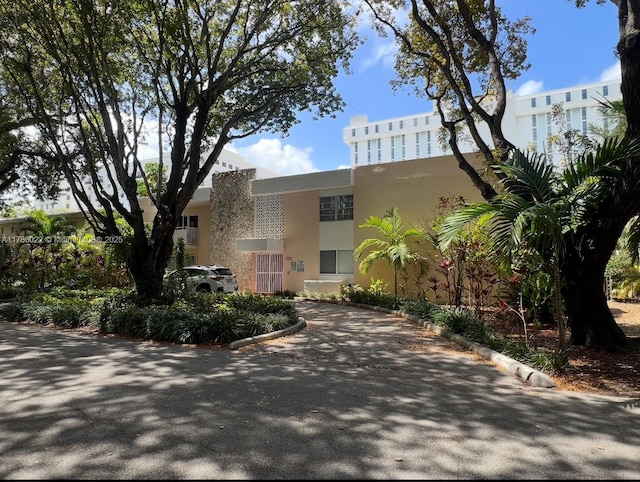 1235 Mariposa Ave Unit 1, Coral Gables, FL 33146 - view of building exterior