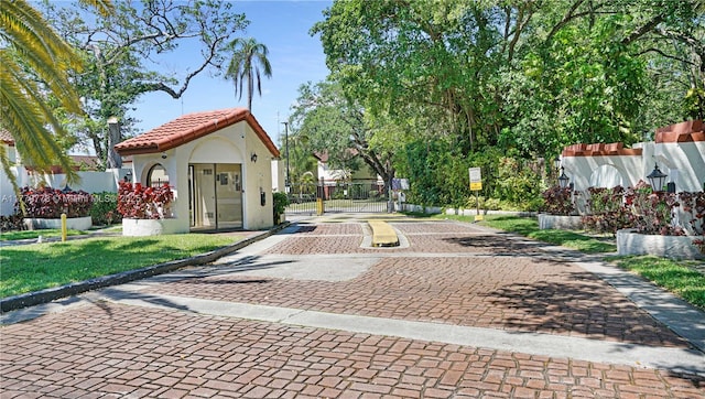 331 Ives Dairy Rd Unit 331-09, Miami, FL 33179 - view of property's community with a gate