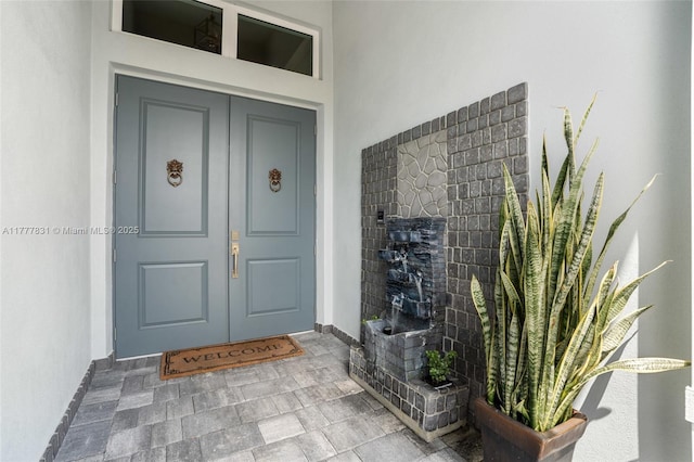 view of exterior entry featuring stucco siding