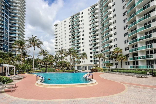 view of swimming pool