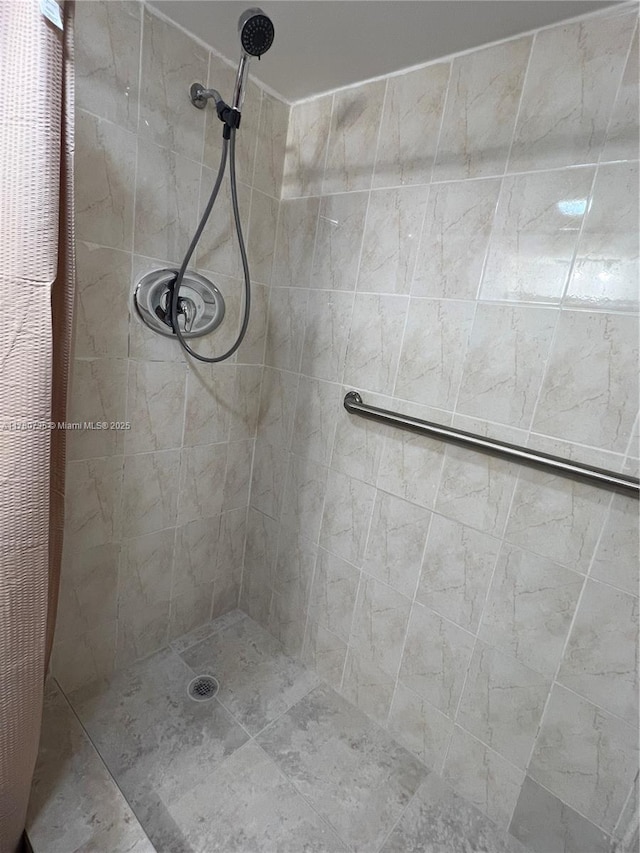 full bath featuring tiled shower