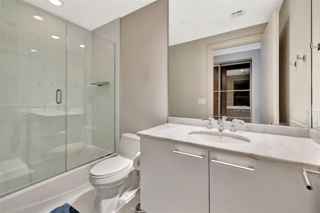 full bathroom with visible vents, toilet, enclosed tub / shower combo, recessed lighting, and vanity