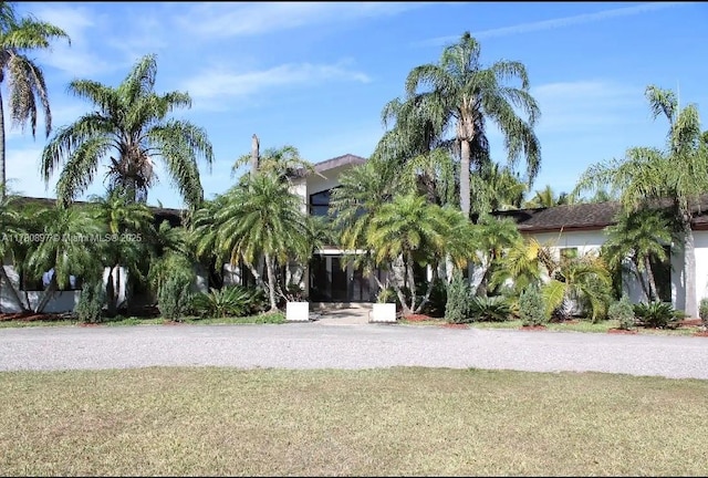 view of front of house with a front yard