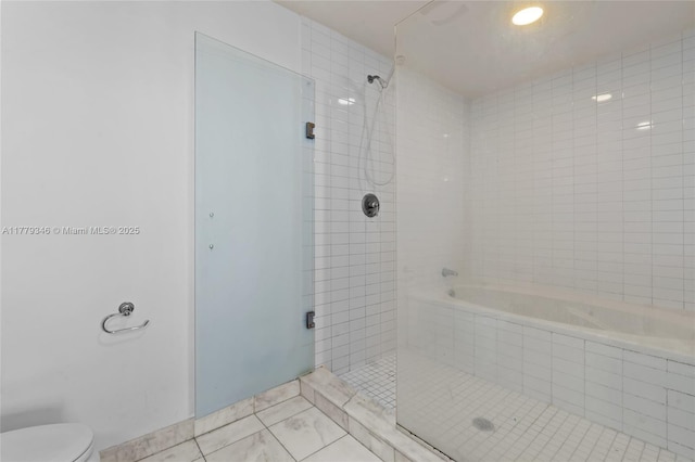 full bath with toilet and tiled shower