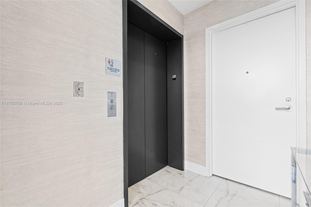 property entrance with elevator