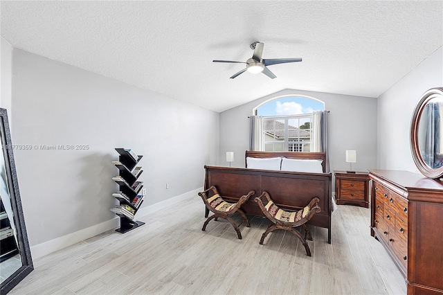 1008 NW 116th Ave, Coral Springs, FL 33071 - office area featuring lofted ceiling, a ceiling fan, light wood-type flooring, and a textured ceiling