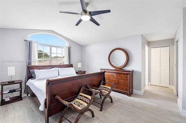1008 NW 116th Ave, Coral Springs, FL 33071 - bedroom with vaulted ceiling, light wood finished floors, a textured ceiling, and ceiling fan