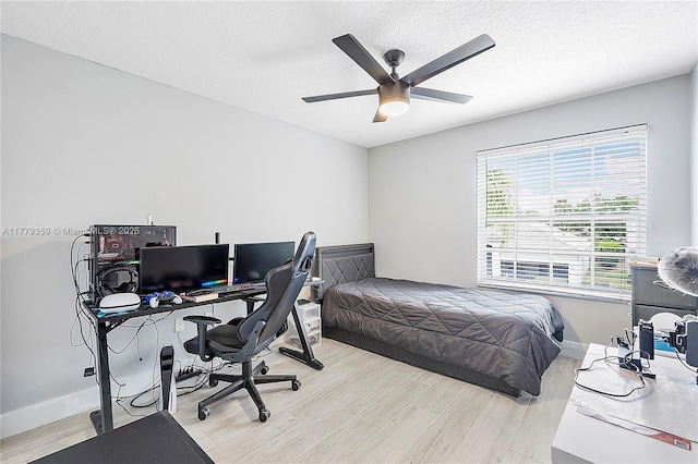 1008 NW 116th Ave, Coral Springs, FL 33071 - bedroom featuring light wood-style floors, an office area, a textured ceiling, and a ceiling fan