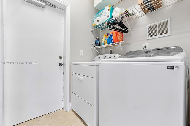 1008 NW 116th Ave, Coral Springs, FL 33071 - laundry area featuring washer and dryer and light tile patterned floors