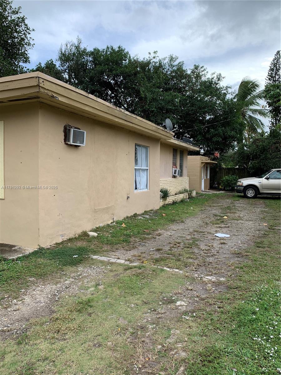 20 NE 118th St, Miami, FL 33161 - photo 2
