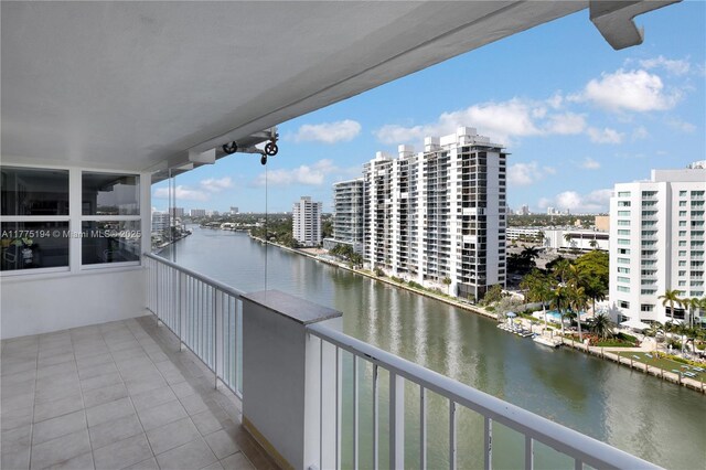 2800 E Sunrise Blvd Unit 14B, Fort Lauderdale, FL 33304 - balcony featuring a city view and a water view