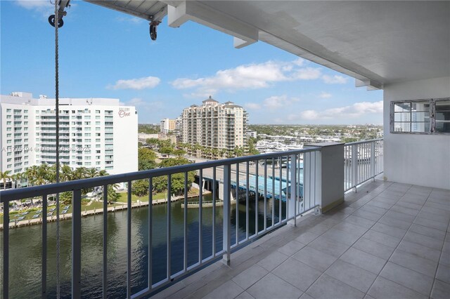 2800 E Sunrise Blvd Unit 14B, Fort Lauderdale, FL 33304 - balcony featuring a water view and a city view