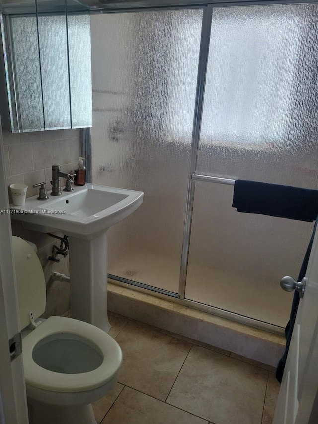 1001 SE 14th Pl Unit 2A, Fort Lauderdale, FL 33316 - full bath with a shower stall, tasteful backsplash, tile patterned flooring, and toilet