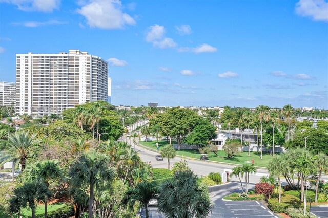 600 Parkview Dr Unit 625, Hallandale Beach, FL 33009 - workout area featuring visible vents, baseboards, and a drop ceiling