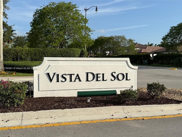 view of community / neighborhood sign