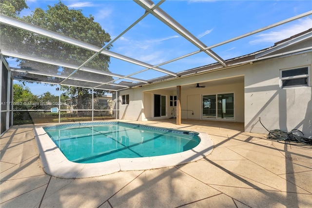 outdoor pool with a patio, a lanai, and a ceiling fan