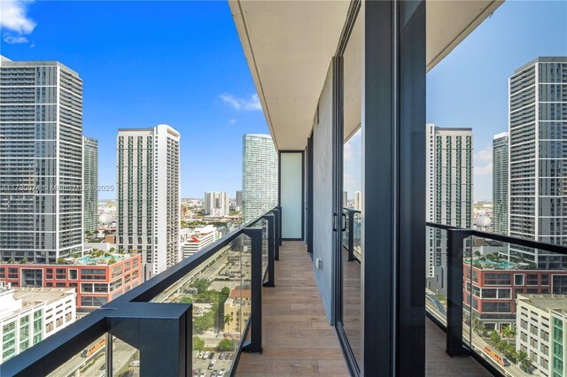 398 NE 5th St Unit 2119, Miami, FL 33132 - balcony featuring a city view