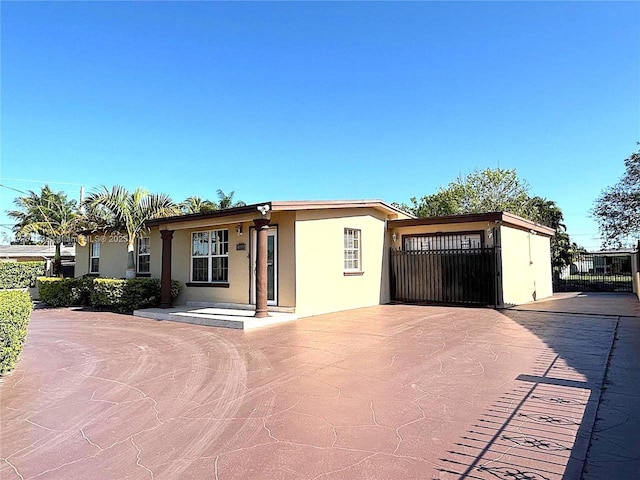 view of front facade featuring stucco siding and fence