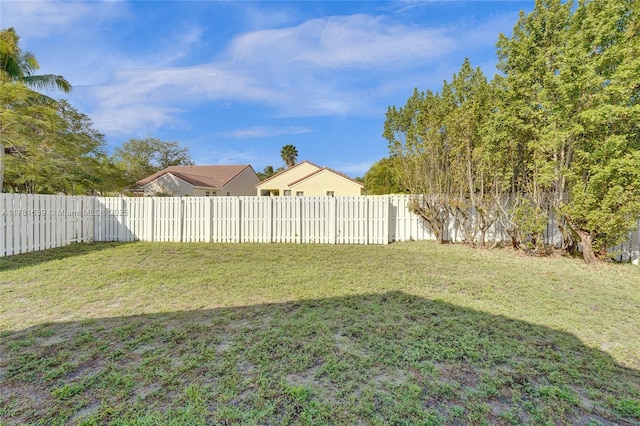 view of yard featuring a fenced backyard