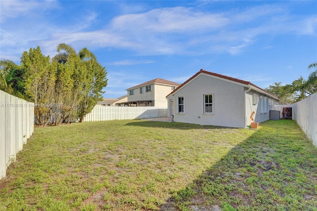 view of yard featuring a fenced backyard
