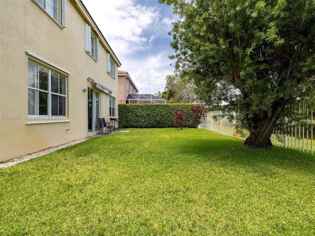 view of yard featuring a fenced backyard