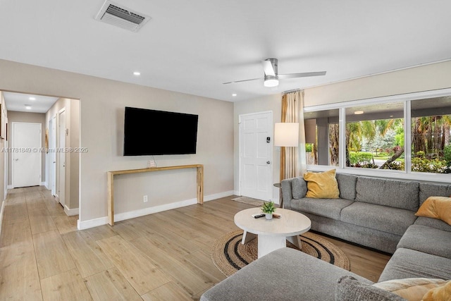 509 NE 29th St, Wilton Manors, FL 33334 - living area featuring light wood-style floors, a ceiling fan, and recessed lighting