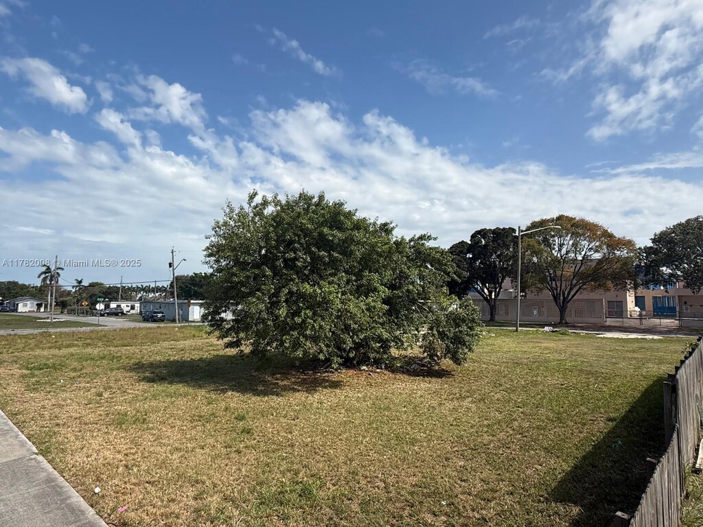 408 SW 6th St, Homestead, FL 33030 - photo 2