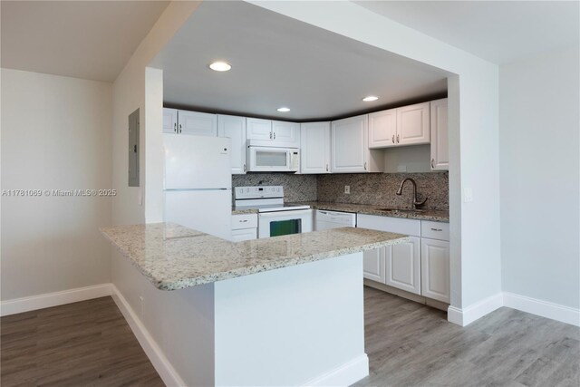 494 Monaco K Unit 494, Delray Beach, FL 33446 - kitchen featuring decorative backsplash, a sink, white appliances, and baseboards