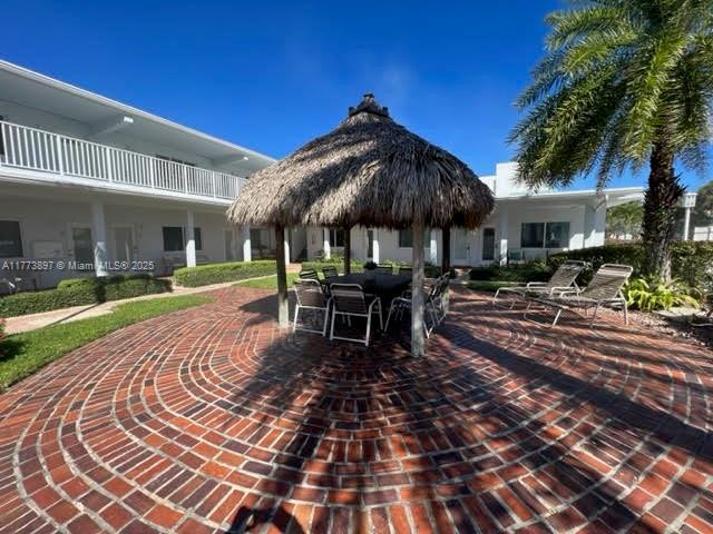 4228 N Ocean Dr Unit 17, Lauderdale By The Sea, FL 33308 - view of home's community with a patio area and outdoor dining area
