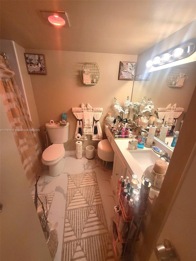 3301 Spanish Moss Ter Unit X, Lauderhill, FL 33319 - full bath featuring toilet, vanity, curtained shower, and marble look tiles