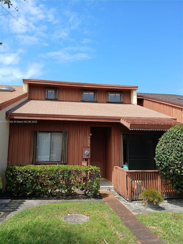 view of front of property