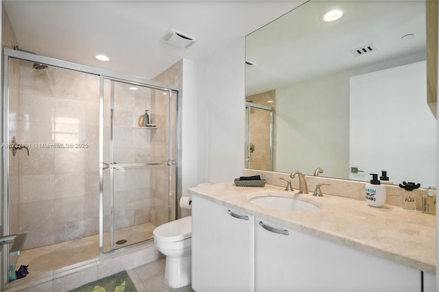 full bathroom featuring visible vents, a stall shower, and toilet
