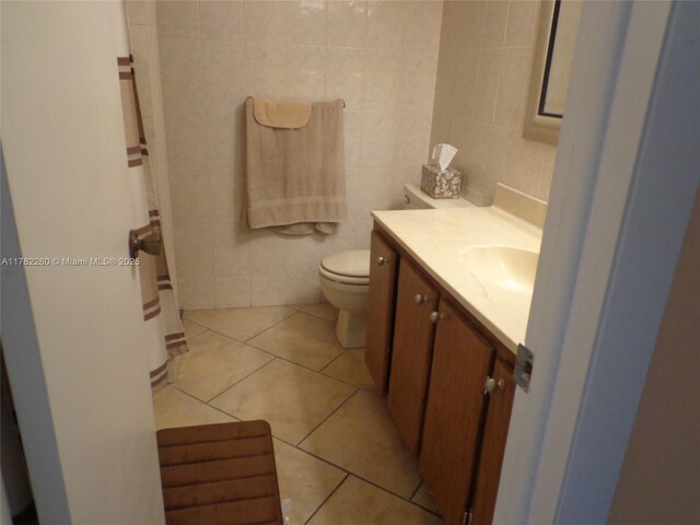 10425 SW 112th Ave Unit 319-1, Miami, FL 33176 - bathroom with toilet, tile walls, vanity, tile patterned flooring, and a shower with shower curtain