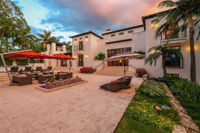 555 Arvida Pkwy, Coral Gables, FL 33156 - surrounding community featuring a patio area and outdoor lounge area