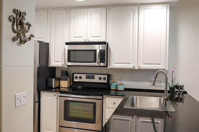 266 Iris Dr, Jupiter, FL 33458 - kitchen featuring a sink, decorative backsplash, white cabinetry, and stainless steel appliances