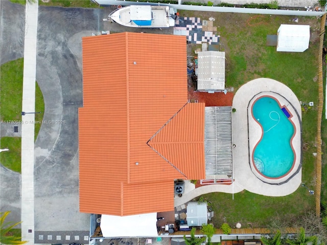 drone / aerial view of a pool area