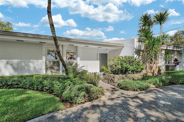 view of front of home featuring stucco siding