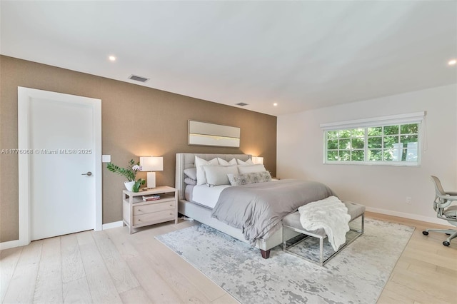 bedroom with visible vents, light wood-style flooring, recessed lighting, and baseboards