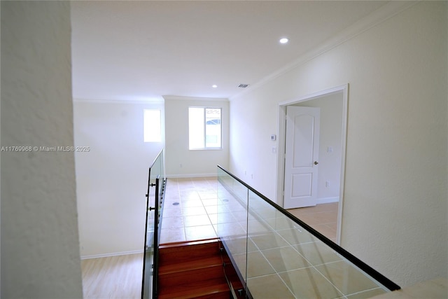 staircase with visible vents, recessed lighting, ornamental molding, and baseboards