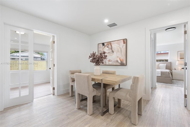 dining room with visible vents, baseboards, light wood finished floors, and recessed lighting