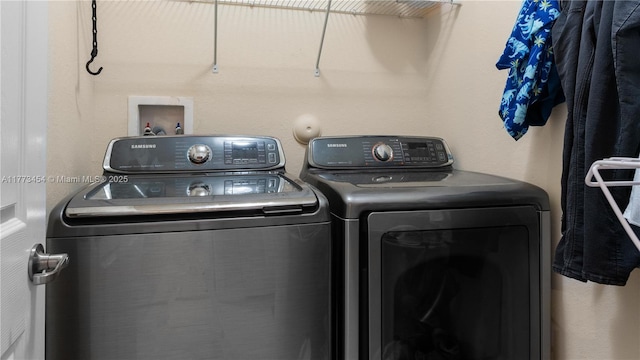 laundry room with laundry area and washing machine and dryer
