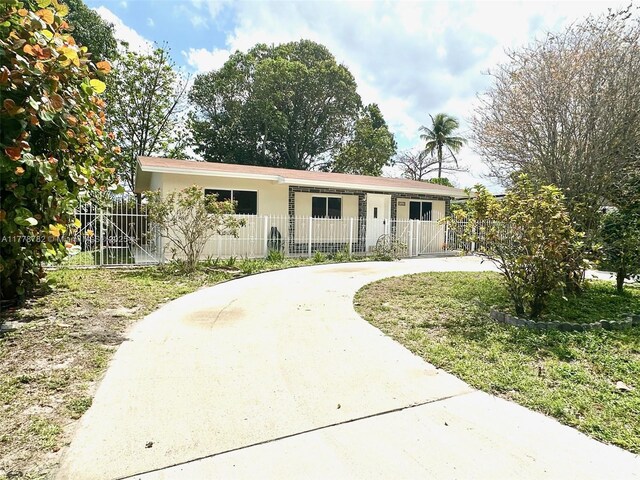 6440 SW 20th St, Miramar, FL 33023 - ranch-style house featuring curved driveway, stucco siding, and covered porch