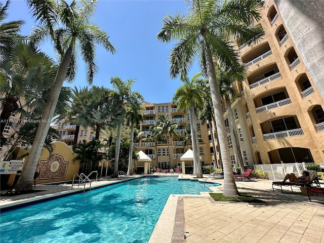 3001 NE 185th St Unit 336, Aventura, FL 33180 - community pool with fence and a patio