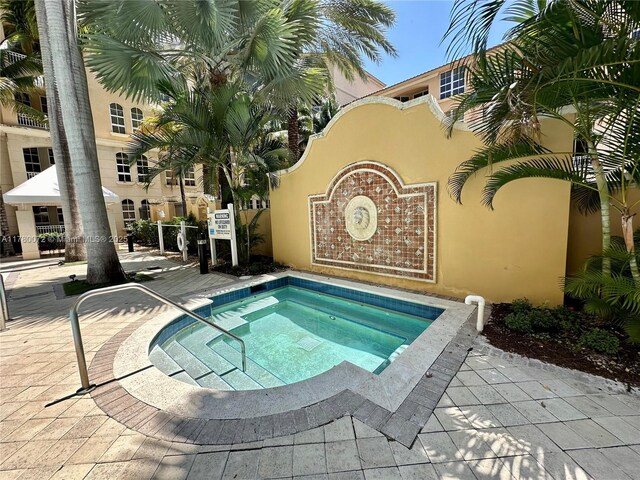 3001 NE 185th St Unit 336, Aventura, FL 33180 - view of pool featuring a community hot tub