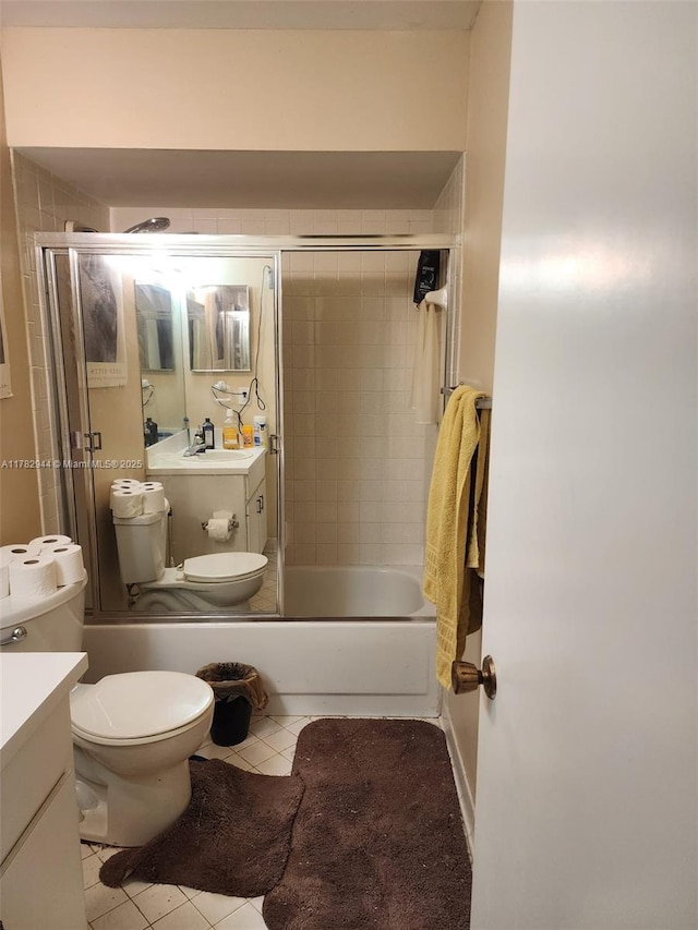 6120 Newstead Ct, Green Acres, FL 33463 - full bath featuring toilet, tile patterned floors, vanity, and bath / shower combo with glass door